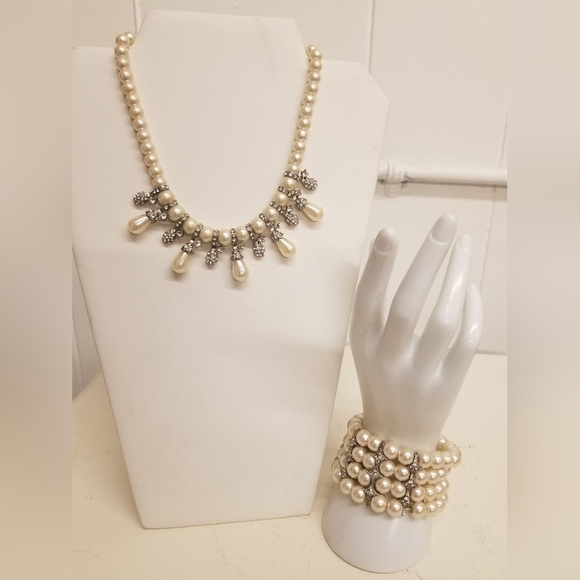 VINTAGE FAUX PEARL & RHINESTONE STATEMENT NECKLACE & BRACELET SET - Picture 1 of 9